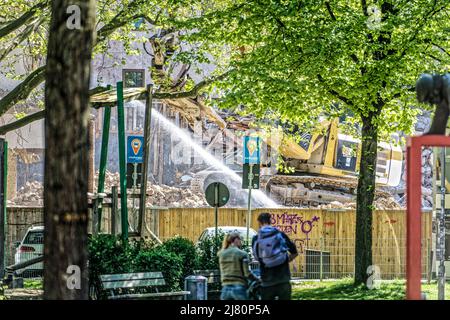 Das Kunstwerk 'Lindener Butjer' der Bildhauerin Ulrike Enders an der Stephanusstraße Umgezogen. Stockfoto