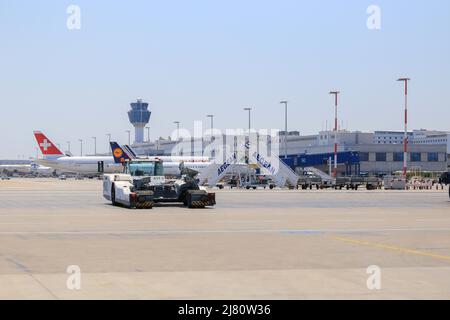 Passagierflugzeuge am Gate-Terminal am Flughafen Stockfoto