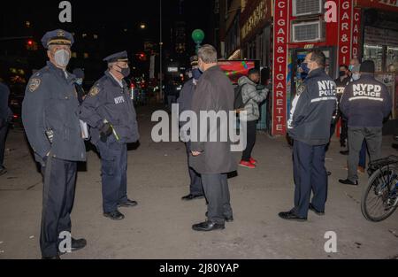 NEW YORK, NY – 25. Februar 2021: New Yorker Polizisten werden in Greenwich Village gesehen. Stockfoto