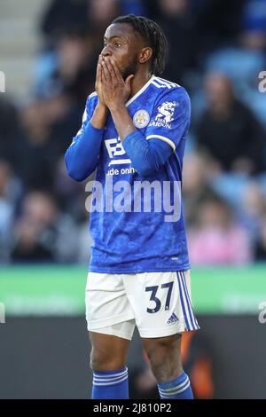 Leicester, Großbritannien. 11.. Mai 2022. Ademola Lookman #37 von Leicester City Gesten und reagiert in Leicester, Vereinigtes Königreich auf 5/11/2022. (Foto von James Heaton/News Images/Sipa USA) Quelle: SIPA USA/Alamy Live News Stockfoto