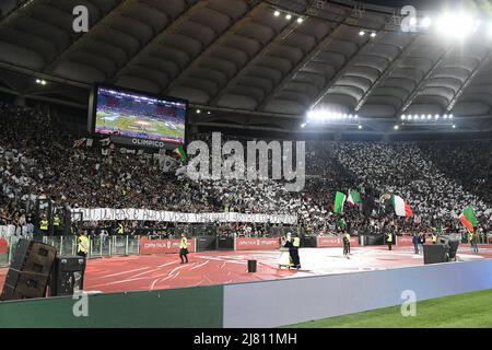 Stadio Olimpico, Rom, Italien. 11.. Mai 2022. Fußballfinale von Coppa Italia, Juventus gegen Inter Mailand; Juventus-Fans Kredit: Action Plus Sports/Alamy Live News Stockfoto