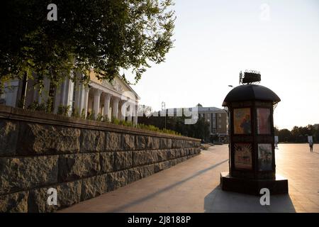 Belgorod, Russland - 08. Juli 2021: Gebäude des Staatlichen Schauspieltheaters, benannt nach M.S. Schepkin in Belgorod Stockfoto