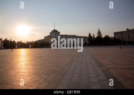 Belgorod, Russland - 08. Juli 2021: Hotelkomplex 'Belgorod' am Domplatz Stockfoto