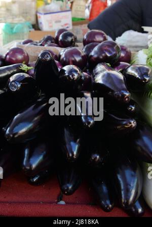 Ein großer, farbenfroher Frischmarkt in chaoyangmen, Peking, China. Stockfoto