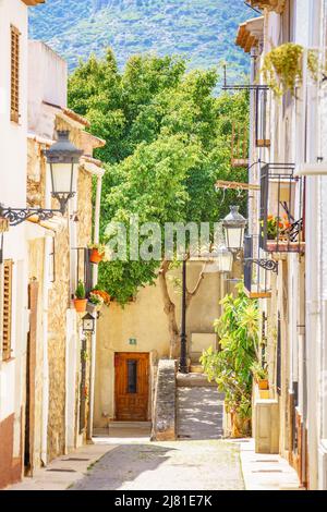 Idyllische Straße in Oropesa del Mar, Castellon, Spanien Stockfoto
