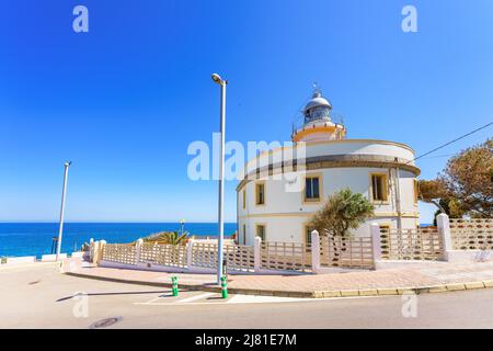 Leuchtturm am Mittelmeer in Oropesa del Mar, Spanien Stockfoto