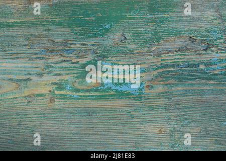 Der Hintergrund besteht aus alten Holzbrettern mit blätternder blauer Farbe Stockfoto