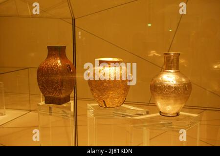 Gläser im Louvre, Saadiyat Island, Abu Dhabi, Vereinigte Arabische Emirate Stockfoto