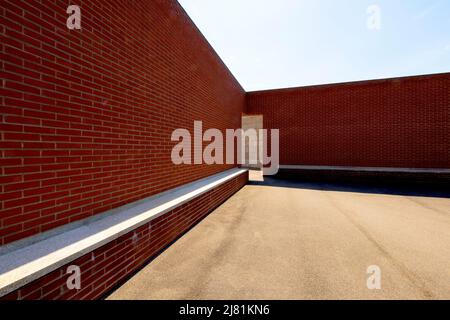 Die Promenade mit „offenen Räumen“ von Àlvaro-Siza auf dem Vitra Campus, weil am Rhein. Stockfoto