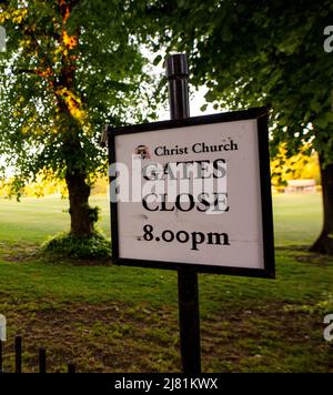 Christ Church, Oxford, eines der konstituierenden Colleges der Oxford University; die Zeichen zu den Wiesen und Spielfeldern hinter dem College Stockfoto