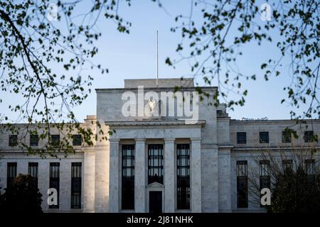 (220512) -- WASHINGTON, 12. Mai 2022 (Xinhua) -- das Foto vom 20. April 2022 zeigt die US Federal Reserve in Washington, D.C., den Vereinigten Staaten. (Xinhua/Liu Jie) Stockfoto