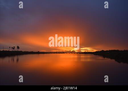 sonnenaufgang.. Jeder Sonnenaufgang ist ein neuer Anfang unseres Lebens. Stockfoto