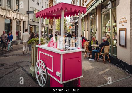 LUXEMBURG, MAI 2022: Der berühmte Laden von Laduree, der Eiscreme verkauft Stockfoto