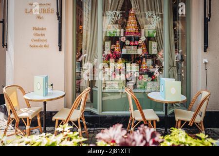 Luxemburg, 2022. Mai: Schaufenster von Laduree, dem berühmten Makronen-Laden Stockfoto