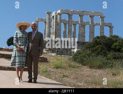 Königin Mathilde von Belgien und König Philippe - Filip von Belgien posieren während eines Besuchs im Tempel des Poseidon, am zweiten Tag eines dreitägigen Staatsbesuchs des belgischen Königspaares in Griechenland, in Sounio. Stockfoto
