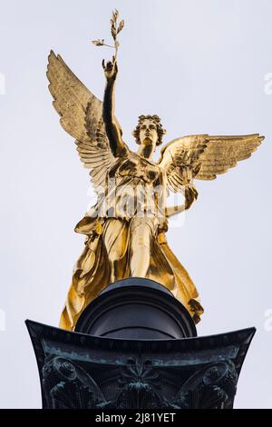 München, Deutschland- März 20,2022: Das Denkmal des Friedensengels (Friendsengel) im Maximilianpark in München. Stockfoto