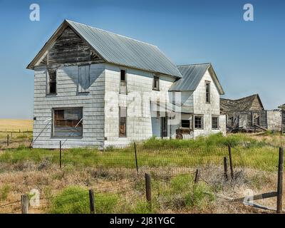 Ein leeres Bauernhaus wurde in der Nähe der Geisterstadt Govan, Washington, aufgegeben. Stockfoto