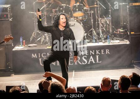 Oslo, Norwegen. April 30. 2022. Die Band Michael Schenker Group spielt ein Live-Konzert in der Vulkan Arena in Oslo. Hier ist Sänger Robin McAuley live auf der Bühne zu sehen. (Foto: Gonzales Photo - Terje Dokken). Stockfoto