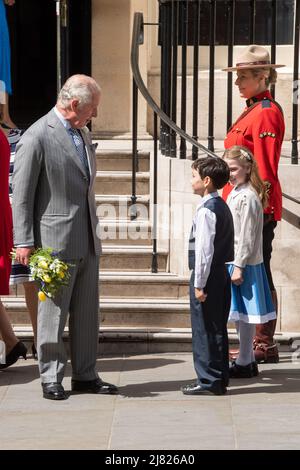 London, Großbritannien. 12.. Mai 2022. Der Prinz von Wales und die Herzogin von Cornwall während ihres Besuchs im Canada House in London, im Vorfeld ihrer bevorstehenden Tour. Bilddatum: Donnerstag, 12. Mai 2022. Bildnachweis sollte lauten Kredit: Matt Crossick/Alamy Live News Stockfoto