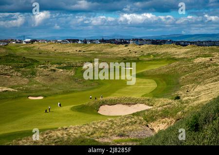 Blick auf den Golfplatz Championshiop Royal Portrush, den 7.-Loch Curran Point, County Antrim, Nordirland Stockfoto