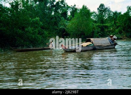 Mekong Delta Vietnam Boote auf dem Fluss transportieren Waren Stockfoto