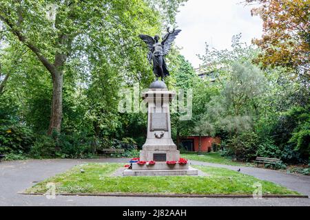 Ein Denkmal des 1. Und 2. Weltkrieges in Spa Green Gardens, Clerkenwell, London, Großbritannien Stockfoto