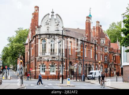 Hinter dem Rathaus von Finsbury, einem denkmalgeschützten Stadtgebäude an der Rosebery Avenue im Stadtteil Islington, London, Großbritannien. Stockfoto