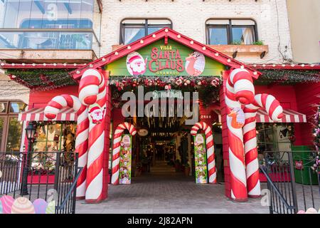 Gramado, Brasilien - ca. April 2022: Villa Santa Claus in Gramado, beliebtes Ziel für Weihnachtsferien Stockfoto