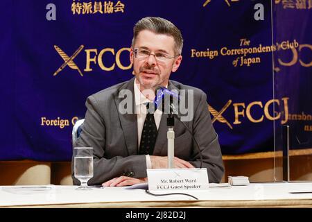 Robert ward International Institute for Strategic Studies (IISS) Japan Chair and Director of Geo-Economics and Strategy spricht während einer Pressekonferenz im Foreign Correspondents' Club of Japan am 12. Mai 2022 in Tokio, Japan. Die Gäste sprachen über die möglichen Folgen des russischen Krieges auf die Ukraine für Japan, das sich zum ersten Mal den harten Sanktionen des Westens gegen Russland angeschlossen hat. Quelle: Rodrigo Reyes Marin/AFLO/Alamy Live News Stockfoto