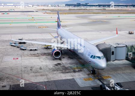 Aeroflot Airbus A321 A. Schnittke am Gate in Josep Tarradellas Flughafen Barcelona-El Prat Barcelona Spanien 9. Dezember 2017 Stockfoto