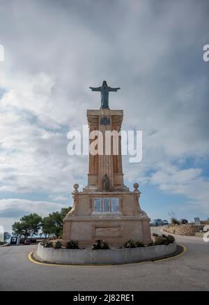 Statue des Heiligen Herzens Jesu. Es befindet sich neben dem Heiligtum Virgen del Toro, auf dem Berg El Toro, Gemeinde Es Mercadal, Menorca, Spanien Stockfoto