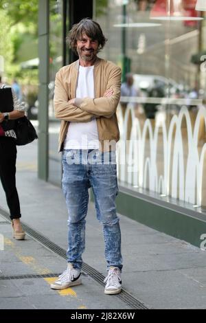 Madrid, Spanien. 11.. Mai 2022. Schauspieler Santi Millan nimmt an der Fotozelle „Espejo, Espejo“ im Renoir Princesa Cinemas in Madrid Teil. (Foto: Atilano Garcia/SOPA Images/Sipa USA) Quelle: SIPA USA/Alamy Live News Stockfoto