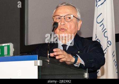 Neapel, Italien. 12.. Mai 2022. Costanzo Jannotti Pecci, Präsident der Industriellen Union von Neapel – Confindustria Neapel, während seiner Rede auf der von der Industriellen Union von Neapel organisierten Generalversammlung „Südlicher Zusammenhalt“. Kredit: Unabhängige Fotoagentur/Alamy Live Nachrichten Stockfoto