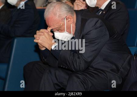 Neapel, Italien. 12.. Mai 2022. Vincenzo De Luca, Präsident der Region Kampanien bei der von der Industriellen Union von Neapel organisierten Versammlung „Südlicher Zusammenhalt“. Kredit: Unabhängige Fotoagentur/Alamy Live Nachrichten Stockfoto