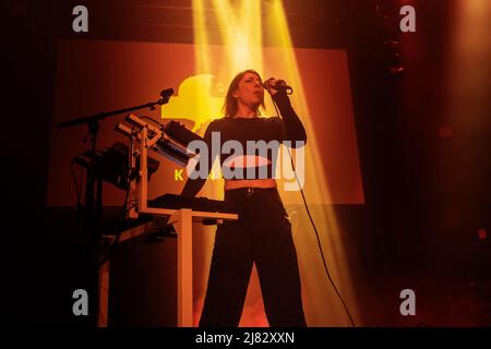 Tilburg, Niederlande. 24., April 2022. Die amerikanische Sängerin und Komponistin Kanga spielt ein Live-Konzert während des niederländischen Metal-Festivals Roadburn Festival 2022 in Tilburg. (Foto: Gonzales Photo - Peter Troest). Stockfoto