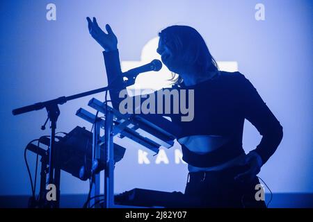 Tilburg, Niederlande. 24., April 2022. Die amerikanische Sängerin und Komponistin Kanga spielt ein Live-Konzert während des niederländischen Metal-Festivals Roadburn Festival 2022 in Tilburg. (Foto: Gonzales Photo - Peter Troest). Stockfoto