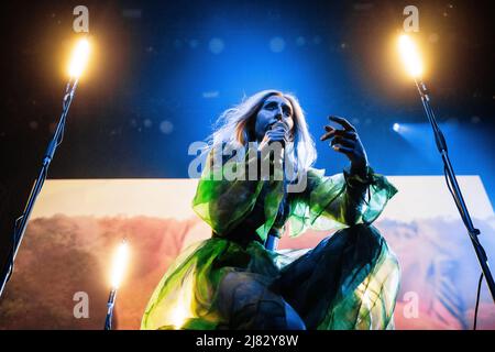 Tilburg, Niederlande. 24., April 2022. Der alternative Metal Act Lingua Ignota spielt ein Live-Konzert während des niederländischen Metal Festivals Roadburn Festival 2022 in Tilburg. (Foto: Gonzales Photo - Peter Troest). Stockfoto