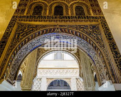 Mudejar-Dekorationen in Cuarto del Principe (Prinzensuite) im Palacio del Rey Don Pedro (Palast von König Don Pedro) - Real Alcazar - Sevilla, Spanien Stockfoto