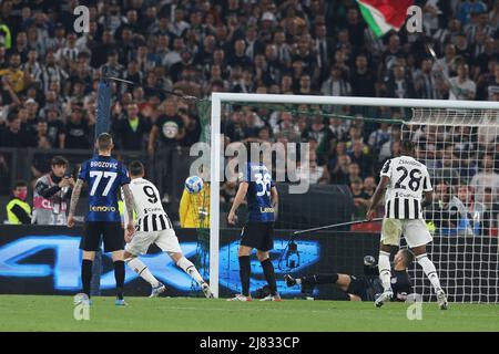 Juventus' spanischer Stürmer Alvaro Morata punktet am 11. Mai 2022 beim Coppa Italia-Finale zwischen Juventus und Inter im Olimpico-Stadion in Rom, im Zentrum Italiens, gegen Inter. Stockfoto