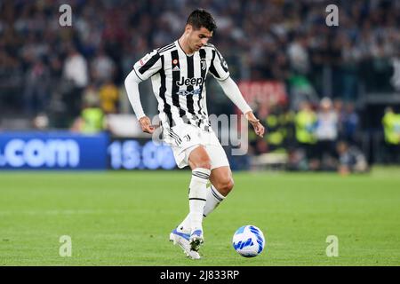 Juventus' spanischer Stürmer Alvaro Morata kontrolliert den Ball während des Coppa Italia-Finales zwischen Juventus und Inter am 11. Mai 2022 im Olimpico-Stadion in Rom, im Zentrum Italiens. Stockfoto