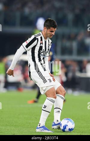 Juventus' spanischer Stürmer Alvaro Morata kontrolliert den Ball während des Coppa Italia-Finales zwischen Juventus und Inter am 11. Mai 2022 im Olimpico-Stadion in Rom, im Zentrum Italiens. Stockfoto