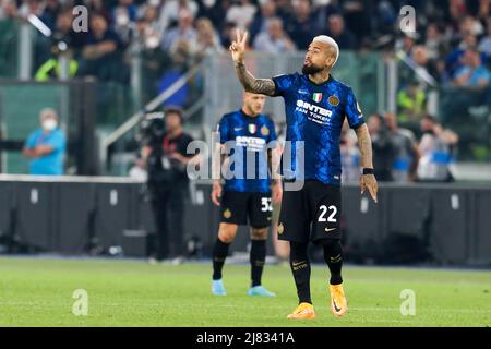 Der chilenische Mittelfeldspieler Arturo Vidal kontrolliert den Ball während des Coppa Italia-Finales zwischen Juventus und Inter am 11. Mai 2022 im Olimpico-Stadion in Rom, im Zentrum Italiens. InterÕs Stockfoto