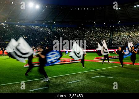 Eröffnungschoreographie während des Coppa Italia Finales zwischen Juventus und Inter im Olimpico Stadium Rom, Zentrum Italiens, am 11. Mai 2022. Stockfoto