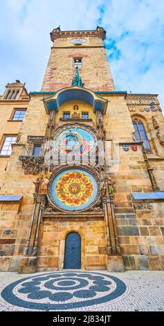 Die mittelalterliche Prager Orloj (Astronomische Uhr) an der Wand des Glockenturms des Alten Rathauses, gelegen auf dem Altstädter Ring, Prag, Tschechische Republik Stockfoto