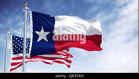 Die Staatsflagge von Texas winkt zusammen mit der Nationalflagge der Vereinigten Staaten von Amerika. Texas s ein Staat in der South Central Region der United St. Stockfoto