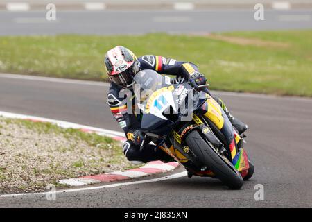 Portrush, Antrim, Nordirland. 12.. Mai 2022. FonaCAB Nicholl Oils Northwest 200 Qualifying; Conor Cummins (Milenco von Padgetts Motorcycles Honda) im SuperSport Qualifying Credit: Action Plus Sports/Alamy Live News Stockfoto