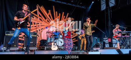 TA'kaiya Blaney tritt mit den Boom Booms beim Drum is Calling Festival, Kanada 150+ Event, Larwill Park, Vancouver, British Columbia, Kanada auf. Stockfoto