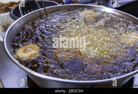 Detail eines typisch spanischen Dessert in Öl gebraten Stockfoto