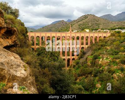 Adler Aquädukt in der Nähe von Nerja im 19.. Jahrhundert erbaut - Granada, Spanien Stockfoto