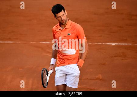 Rom, Italien. 12.. Mai 2022. Novak Djokovic aus Serbien reagiert während seines 16-gewinnt-Spiels gegen Stan Stanislas Wawrinka aus der Schweiz beim Internazionali BNL D'Italia Tennisturnier im Foro Italico in Rom, Italien, am 12.. Mai 2022. Djokovic gewann 6-2, 6-2 gegen Wawrinka. Foto Antonietta Baldassarre/Insidefoto Kredit: Insidefoto srl/Alamy Live News Stockfoto